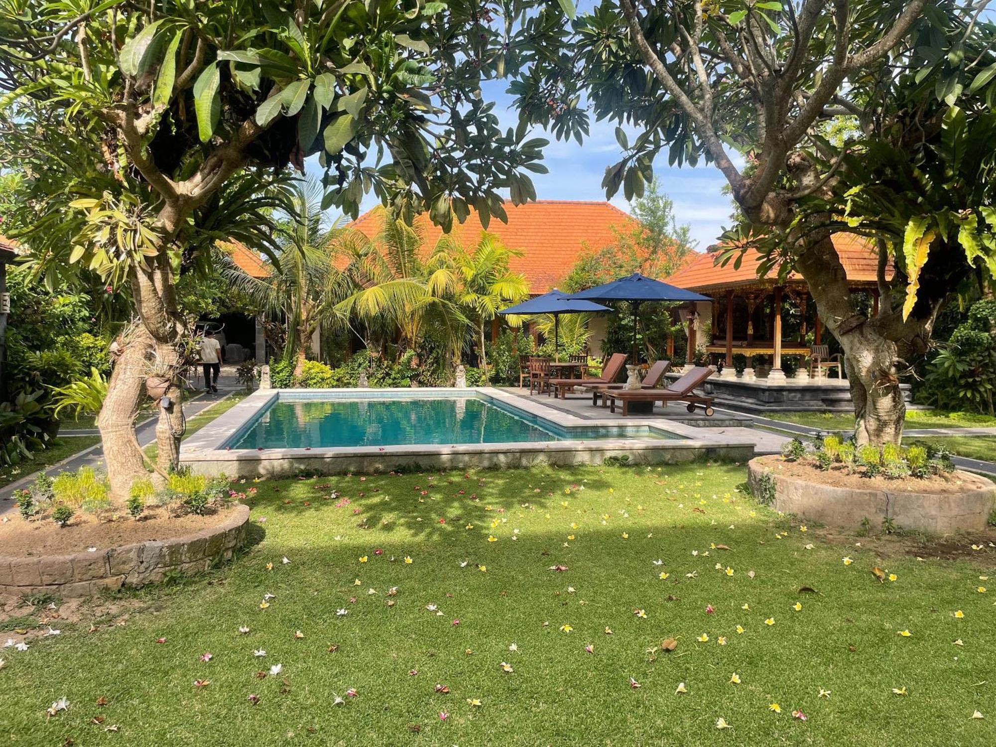 Hotel Graha Madesimon Ketewel Exterior foto